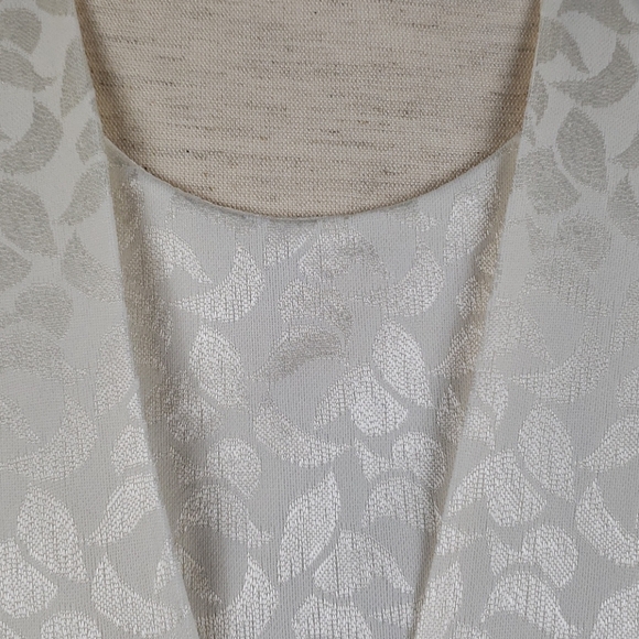 *3 For $25* in cinq 2pc Creamy white Jacket/Top and Skirt - Picture 2 of 12